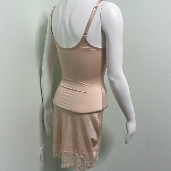 SPANX Red Hot Lace Full Slip Nude Small - Picture 8 of 11